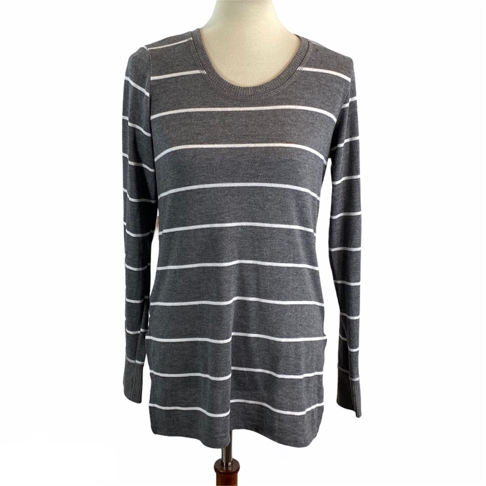 ❤️ Vanity lightweight knit sweater size S